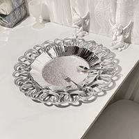 Assiette de chargeur en plastique rond pour table de fête de mariage décorative 13 pouces assiette chauffante classique assiette à dîner