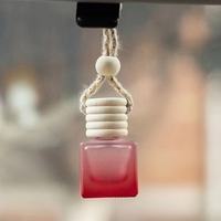 Nouveau design de bouteille de diffuseur de voiture carrée vide avec couvercle en bois à vis avec bouchon logo client pour bouteille de parfum de voiture de parfum de 10ml