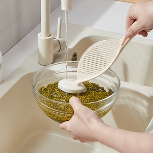 Passoire à riz et égouttoir à fruits multifonction en plastique pour cuisine domestique, avec compartiment ajouré pour suspendre - Product Image 4