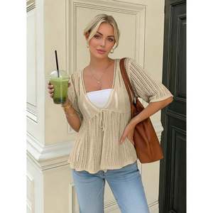 Top de punto de ganchillo con cuello en V y manga corta color albaricoque para mujer con peplum y lazo frontal - Product Image 2