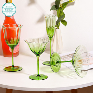 Copa de vino Huiyi con diseño floral de pétalos verdes en degradado, de alta gama, para fiestas de adultos, vaso transparente para bebidas. - Product Image 4
