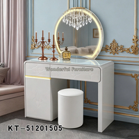 Table de toilette en bois crème de luxe minimaliste moderne, coiffeuse haut de gamme avec miroir éclairé et rangement pour chambre principale