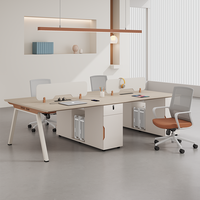 Bureau de travail multi-places en bois clair au design minimaliste avec armoire de rangement spacieuse intégrée