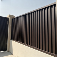 Clôture à persiennes en aluminium résistante aux intempéries pour jardin et balcon, revêtement noir en poudre, usage résidentiel extérieur