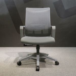 Silla de Oficina de Malla Transpirable en Blanco y Negro, con Ruedas, Superventas - Product Image 4