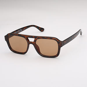 แว่นกันแดดพลาสติกสำหรับผู้ชายสินค้ามาใหม่ป้องกัน UV400สินค้าสี PANTone พร้อมใช้งาน - Product Image 1