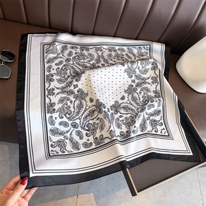 <span class=keywords><strong>Foulard</strong></span> carré <span class=keywords><strong>en</strong></span> <span class=keywords><strong>soie</strong></span> imitation cachemire noir et blanc, bandana, <span class=keywords><strong>foulard</strong></span> pour cheveux et cou, <span class=keywords><strong>foulard</strong></span> cachemire classique pour <span class=keywords><strong>femme</strong></span>, 27 pouces, OEM/ODM - Product Image 4
