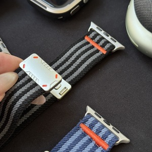 Bracelet de montre à boucle magnétique en TPU et alliage d'aluminium pour Apple Watch S11, style mécanique - Product Image 6