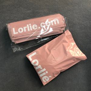 Bolsas Biodegradables Impermeables de Color Rosa Brillante al por Mayor para Envasado de Cosméticos y Ropa con Logotipo Personalizado - Product Image 3