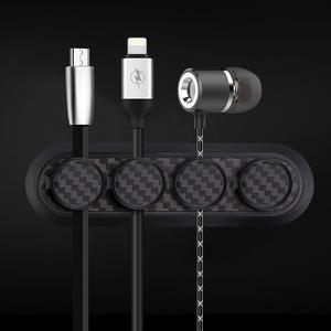 Organizador de cables de fibra de carbono, concentrador de almacenamiento magnético para escritorio con 4 clips para cables de datos, organizador de oficina, portátil, rectangular, negro - Product Image 1