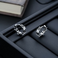 Boucles d'oreilles en fer croisé avec zircon blanc, style rétro sculpté, à clipser, pour hommes et femmes, bijoux tendance mode européenne et américaine