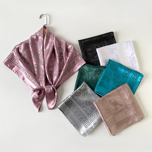Écharpe carrée personnalisée en satin jacquard à motif de fleurs de cajou 90*90 cm pour <span class=keywords><strong>homme</strong></span>, écharpe de cou, hijab musulman, écharpe ethnique pour femme - Product Image 1