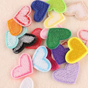 Petits patchs brodés en forme de cœur colorés, taille 2*2.6cm, en fer ou à coudre, pour sacs et vêtements, style Kawaii - Product Image 4