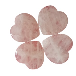 Rouleau de massage facial en pierre de cristal rose en forme de cœur, 4 cm, pour le soin du visage - Product Image 2