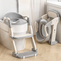 Toilette d'apprentissage de pot à coussin doux avec dossier ergonomique et repose-pieds réglable pour l'apprentissage de la propreté