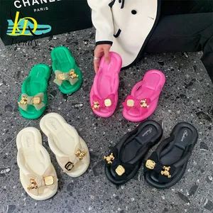 Nuevas zapatillas hechas a mano al por mayor, zapatos planos de lujo de cuero para mujer, Sandalias planas de verano para mujer