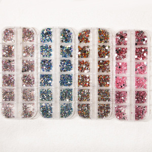 Caja de 12 Rejillas de Accesorios para Uñas Acrílicas, Cristales Grandes AB Blancos y Rojos de Fondo Plano, Diamantes de Imitación Mixtos en Caja - Product Image 2