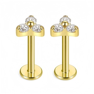 Boucles d'oreilles en forme de fleur avec trois pierres en zircon, bijoux en acier inoxydable doré pour cadeau - Product Image 4