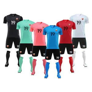 Individuelles Sublimiertes Großhandel Fußballtrikots Sportlich und atmungsaktiv einfarbig Fußballtrikot Herren Fußballbekleidungsanzüge
