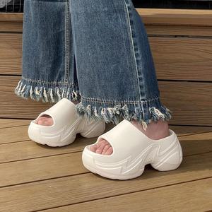 2025 nuevas sandalias de plataforma con punta cerrada para mujer, chanclas de EVA antideslizantes con aumento de altura de 5CM, zapatillas de playa para el hogar, Chanclas de suela gruesa - Product Image 4