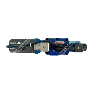 R901524804 4WRKE16W8-150P-3X Distributeur directionnel proportionnel piloté par commande 24V en stock - Product Image 5