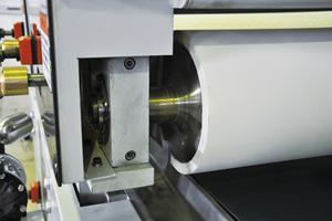 Hội Đồng Quản Trị Veneer <span class=keywords><strong>Coating</strong></span> <span class=keywords><strong>Machine</strong></span>, CE CuộN Để Cuộn <span class=keywords><strong>UV</strong></span> <span class=keywords><strong>Coating</strong></span> <span class=keywords><strong>Machine</strong></span>, Giá Rẻ Nhỏ Lăn Coater - Product Image 3