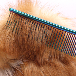 Pettine Professionale Colorato per Toelettatura di Cani e Gatti con Denti in Acciaio Inox e Punte Arrotondate per Rimuovere Nodi e Grovigli - Product Image 4