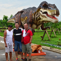 Gri Yaşam Boyutu Robotik Dinozor Triceratops