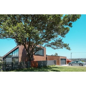 Villa de estructura de acero ligero de diseño moderno para uso como casa de vacaciones - Product Image 1