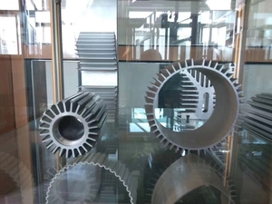 120mm <span class=keywords><strong>Diamètre</strong></span> 70mm Hauteur 40W Personnalisé Robuste Prépercé Cylindrique En <span class=keywords><strong>Aluminium</strong></span> Led De Refroidissement Pin Fin Dissipateur De Chaleur - Product Image 4