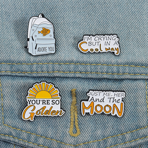 Adoro <span class=keywords><strong>Me</strong></span> sotto la spilla con smalto a stella romantico con citazione al chiaro di luna spilla distintivo gioielli regalo per gli amanti - Product Image 1