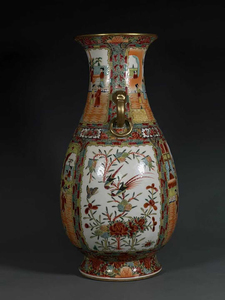 Jarrones <span class=keywords><strong>de</strong></span> <span class=keywords><strong>Porcelana</strong></span> <span class=keywords><strong>Canton</strong></span> Famille Rose del Siglo XIX, Antiguos, Policromados y Dorados, con Decoración <span class=keywords><strong>de</strong></span> Medallón <span class=keywords><strong>de</strong></span> Rosas - Product Image 3