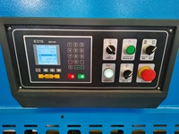 Cisaille guillotine hydraulique/servo-électrique à commande numérique avec rampe réglable, maintien hydraulique et butée arrière programmable