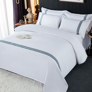Literie d'hôtel literie <span class=keywords><strong>de</strong></span> <span class=keywords><strong>lit</strong></span> quatre pièces en coton personnalisé housse <span class=keywords><strong>de</strong></span> couette blanche drap <span class=keywords><strong>de</strong></span> <span class=keywords><strong>lit</strong></span> taie d'oreiller simple double <span class=keywords><strong>personne</strong></span> kit ensemble - Product Image 3