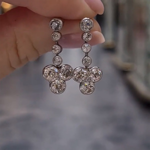 Orecchini floreali con pietre scintillanti per donna, eleganti gioielli a forma di fiore, accessori regalo per l'uso quotidiano - Product Image 2