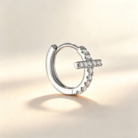 Boucles d'oreilles croix entièrement serties de diamants européennes et américaines, design punk de niche, luxe léger, haut de gamme et polyvalentes