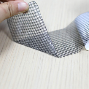 Malla cubierta de fibra de vidrio negra, cinta de reparación de pantalla de ventana de agujero roto, cinta de reparación de mosquitera autoadhesiva negra para ventana - Product Image 5