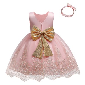 ชุดราตรีเจ้าหญิงแขนกุดปักลูกไม้กระโปรงแต่งระบายพร้อมที่คาดผม - Product Image 1