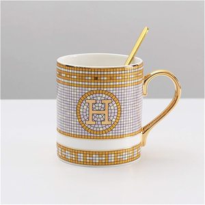 Ensemble <span class=keywords><strong>de</strong></span> tasses à café en céramique <span class=keywords><strong>de</strong></span> luxe verres à motifs à carreaux dorés avec imprimés inspirés des créateurs pour le bureau à domicile - Product Image 6