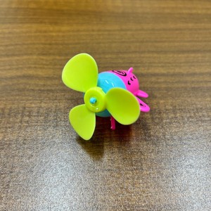 Groothandel Grappige Cartoon Vliegtuig Mini Windmolen Nieuwe <span class=keywords><strong>Wind</strong></span>-<span class=keywords><strong>Up</strong></span> Speelgoed Voor Kinderen Snoep Speelgoed Voertuig - Product Image 6