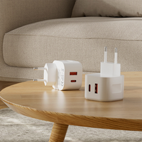 Adaptor Daya Ponsel Universal EU/US/UK USB A+Type-C Port 20W Pengisian Cepat QC3.0 Kabel Retractable untuk Kamera