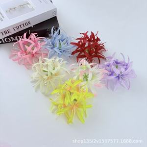 Flores Artificiales Qiye, Flor de Lirio Araña Simulada, Pinza para el Cabello de 13 cm, Flor de Seda, Decoración para Bodas y Festividades, Estilo Antiguo - Product Image 1