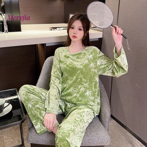 2025 graziosa tutina imbottita da donna con stampa di coniglio traspirante in velluto con elastico in vita da College <span class=keywords><strong>pigiama</strong></span> autunnale lavorato a maglia - Product Image 2