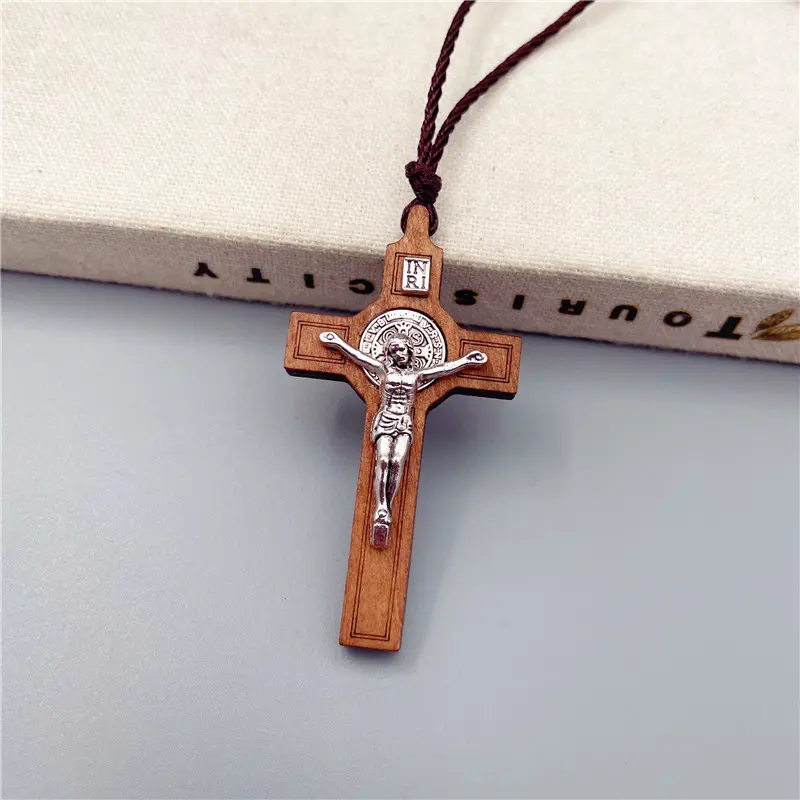 Semplice credenza religiosa preghiera battesimo cristiano gesù legno metallo croce cera corda collana uomo donna accessori regalo gioielli