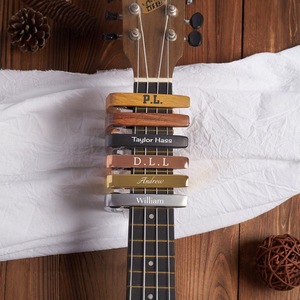 Capo de guitare en métal personnalisable en alliage de zinc n'est pas facile à casser - Product Image 4