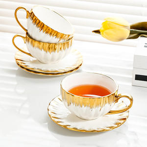 Juego de taza y platillo de cerámica con borde dorado nórdico, tazas de té inglesas europeas pequeñas de lujo para el hogar - Product Image 2