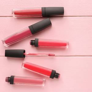 Tubos de bálsamo labial recargables de lujo al por mayor y personalizados con un diseño único de barras de plástico para lápiz labial - Product Image 4