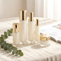Flacons pompe sans air en PET beige de luxe en stock, rechargeables, pour lotion et sérum, couleur et logo personnalisés, OEM ODM, vente en gros de produits de soin de la peau