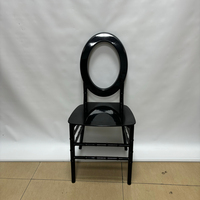 Chaise Chiavari en plastique noir brillant, durable, empilable, pour événements de mariage, location, extérieur, hôtel, banquet, design moderne, confortable et luxueuse