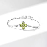 Glücksbringer Vierblättriges Kleeblatt Armband 925 Sterling Silber Vergoldet Natürlicher Peridot Grüner CZ Blumen-Armband Schmuck